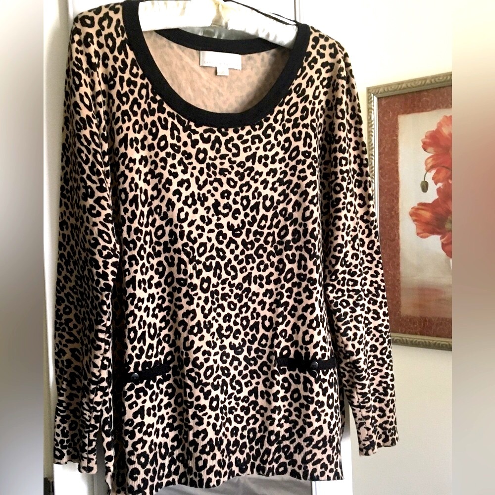 Carolyn Taylor Ladies Lg Leopard Print Soft Cozy Knit Lightweight Sweater NWOT - Picture 1 of 13